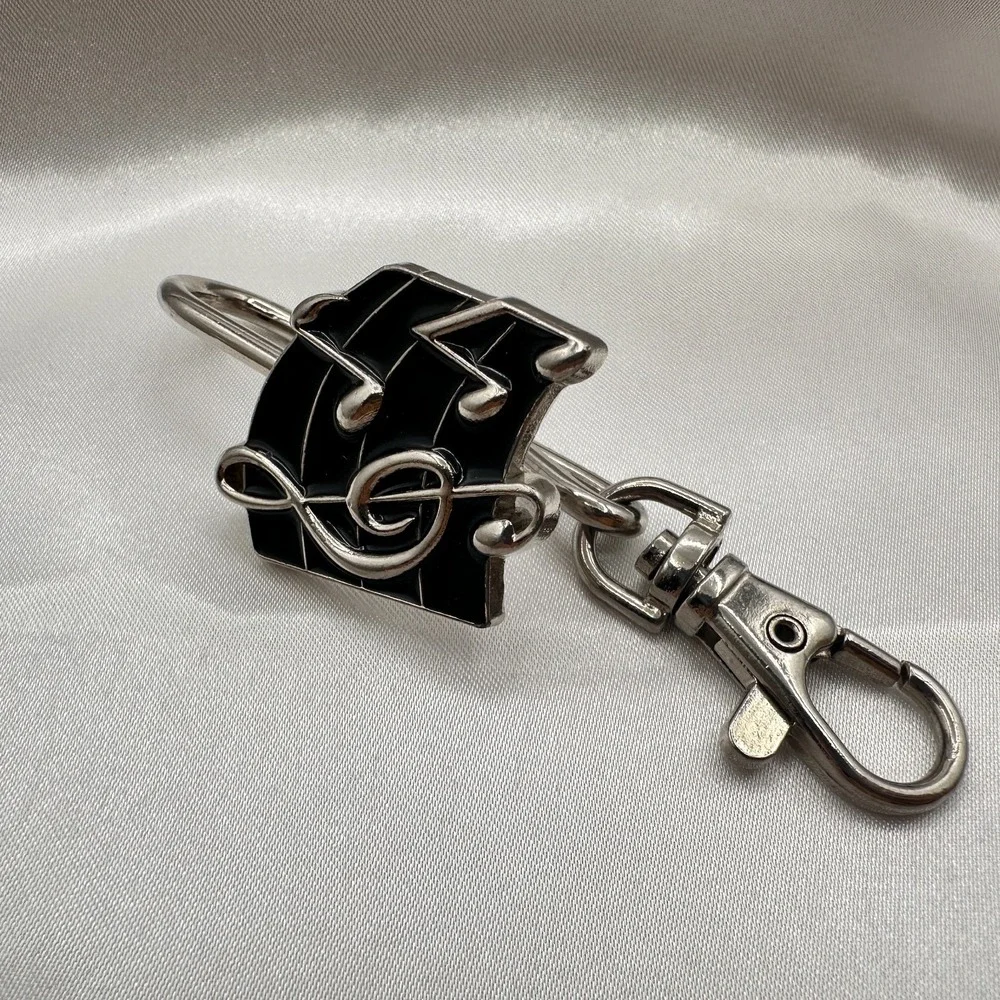 Vintage 80s Musical Note Treble Clef Black Enamel Silver Tone Key Finder Jewelry